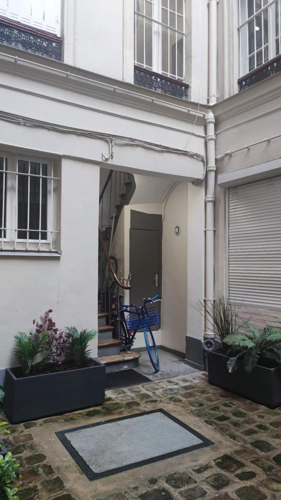 Charming Near Chatelet Saint Sauveur *